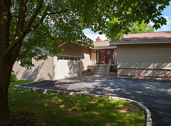 3rd image of 32 South Dr