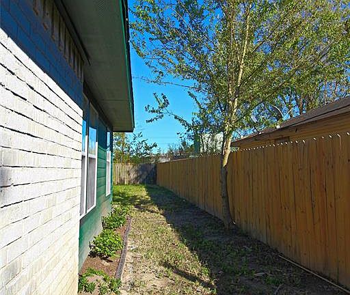 5th image of 10028 Rosbrook Dr