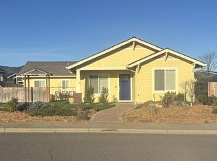 195 Suncrest Rd, Talent, OR 97540