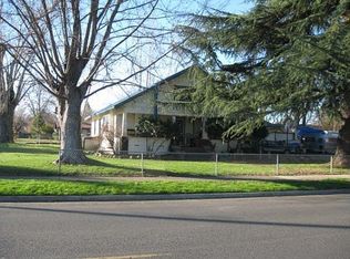 818 S Peach St, Medford, OR