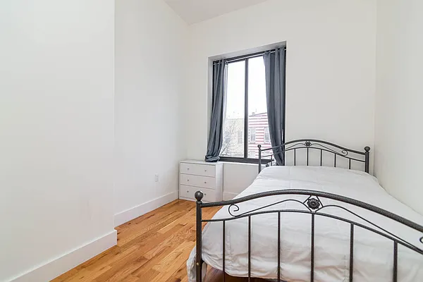 Rented by Nooklyn NYC LLC | media 28