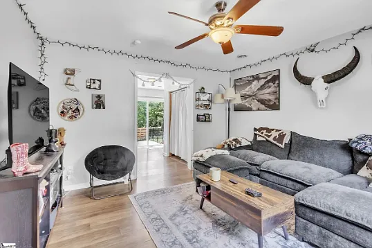 2 bed, 1.5 bath, 977 sqft, $1,200 — Photo 4