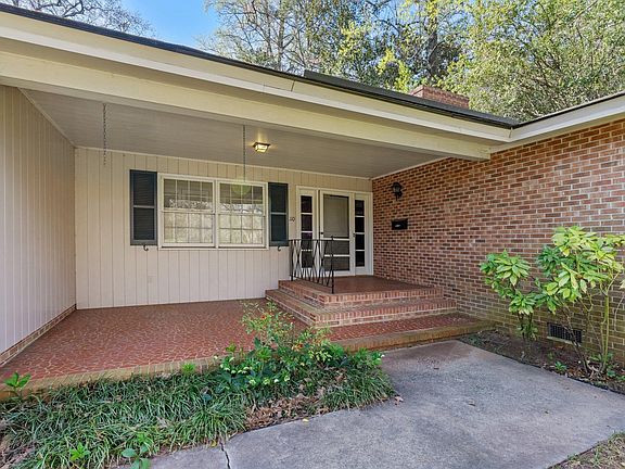 3rd image of 110 Country Club Dr