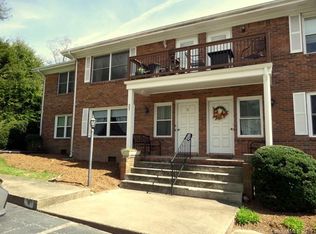 27 Capri Ln, Hendersonville, NC 28791