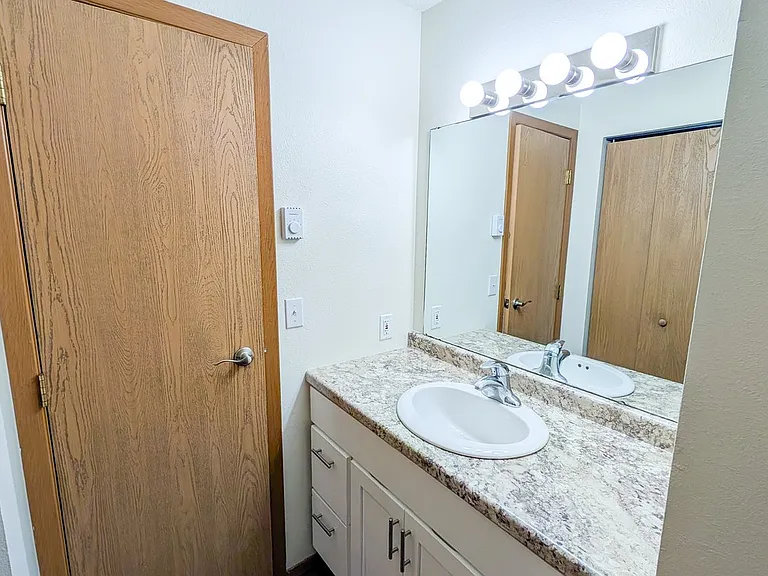 Erickson Apartments — Photo 11