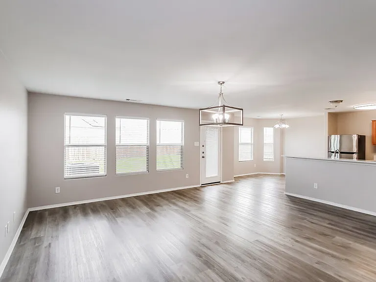 7528 Lazy Spur Blvd — Photo 5