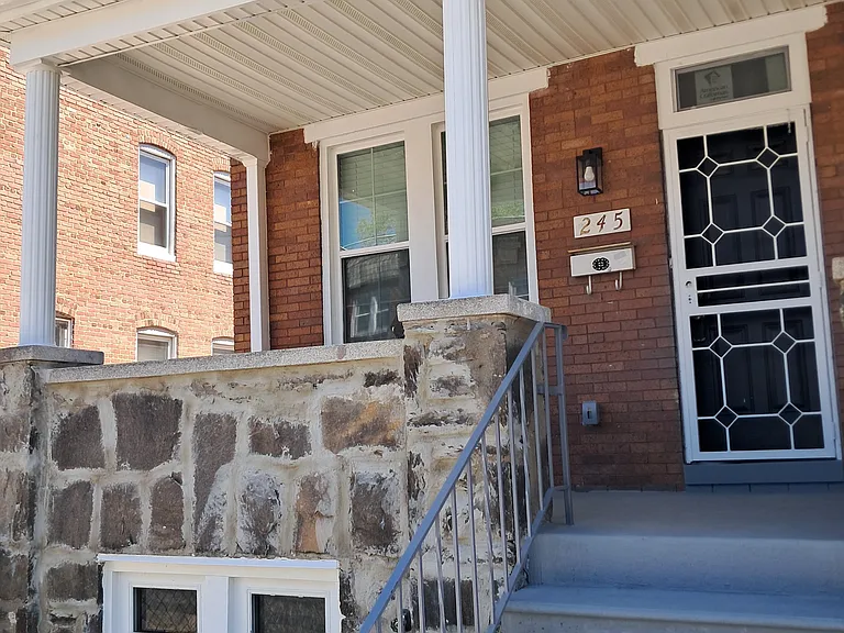 245 N Monastery Ave — Photo 2