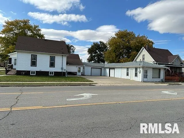 455 E Walnut St photo 1