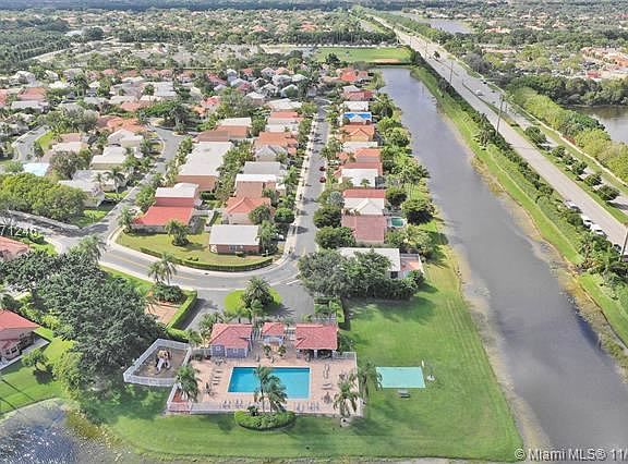 5th image of 431 Bermuda Springs Dr