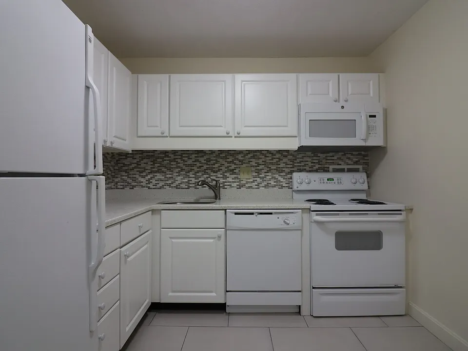 101 Monmouth St #208