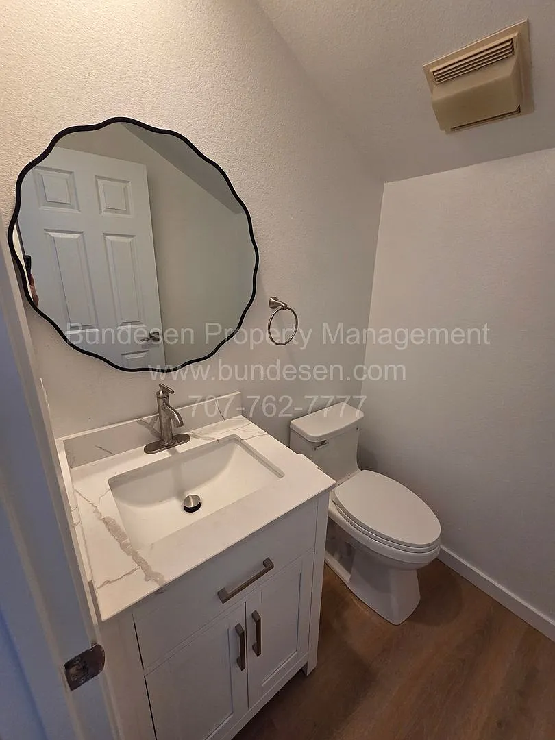 Beautifully updated 3bd/2.5 bath, East Petaluma~ 1736 Burgundy Court — Photo 3