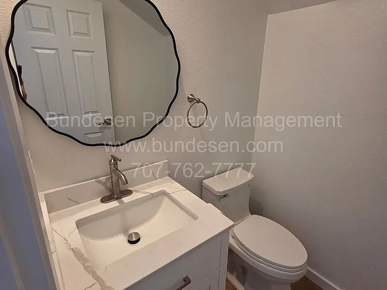 1736 Burgundy Ct — Photo 3
