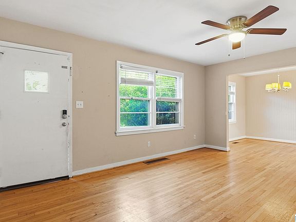 4th image of 216 Westwood Dr