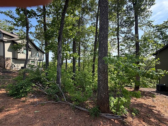 5th image of 31 Summit View Dr
