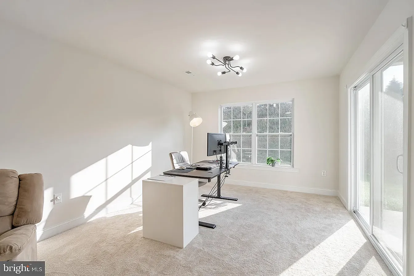 3 bed, 2.5 bath, 2241 sqft, $3,400 — Photo 3