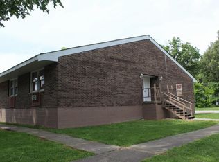 418 E Webster St, Benton, IL 62812