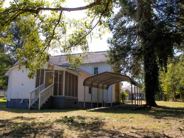 340 W Peachtree St, Woodruff, SC 29388