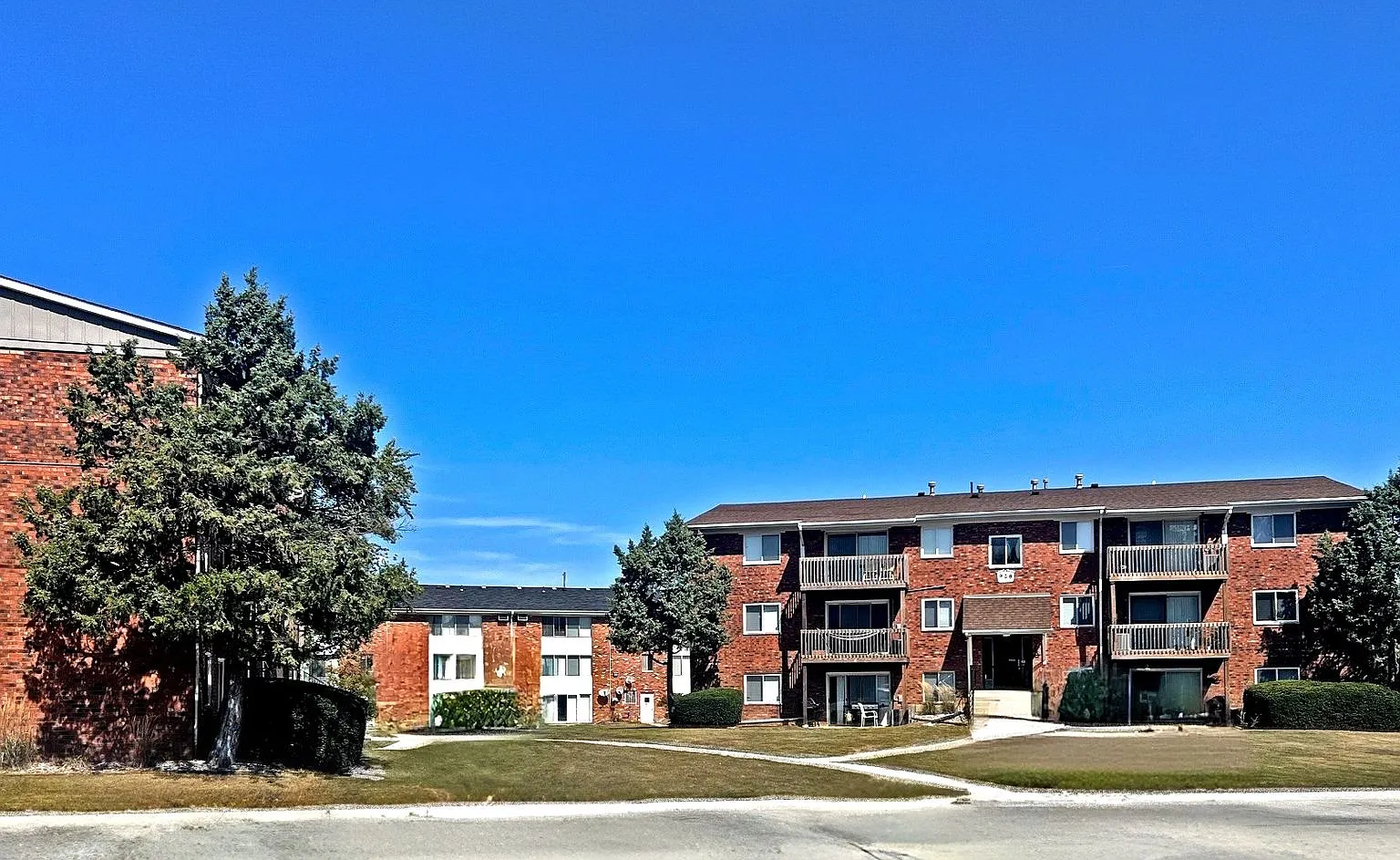 Modern 2-Bedroom Apartments in Crown Point, IN Pet Friendly! — Photo 2