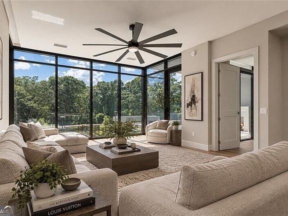 2nd image of 2520 Peachtree Rd NW #403