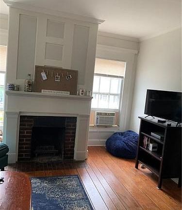3rd image of 25 Wall St Unit 2