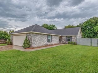 10495 Summit Dr, Willis, TX 77318