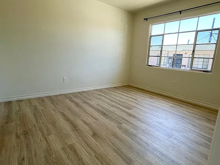 3028 Poe St — Photo 14