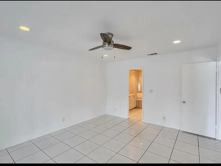9720 Carousel Cir S — Photo 12