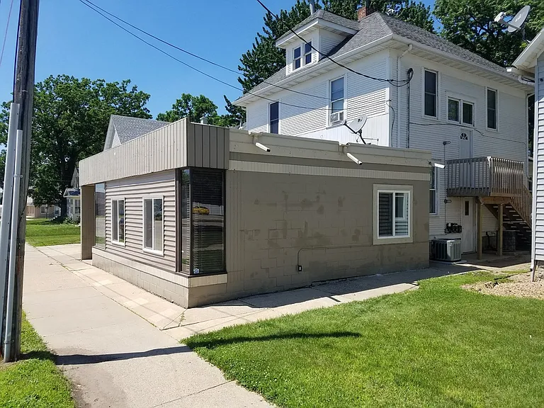 1002 Burr — Photo 23