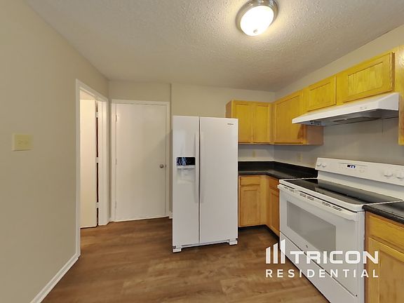 2nd image of 2470 Amberleigh Dr