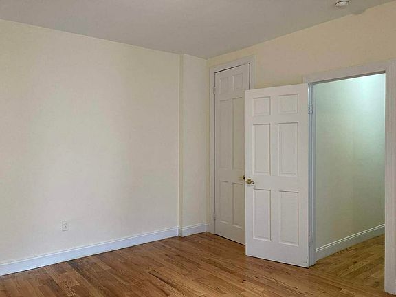 3rd image of 692 W 204th St #4E