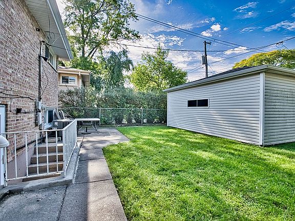 4th image of 3535 W Crain St