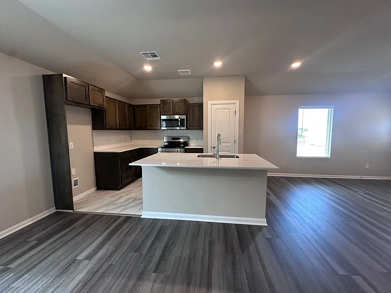 3708 S East 81st St — Photo 11