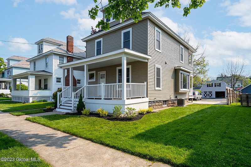 2nd image of 112 Bruce Street