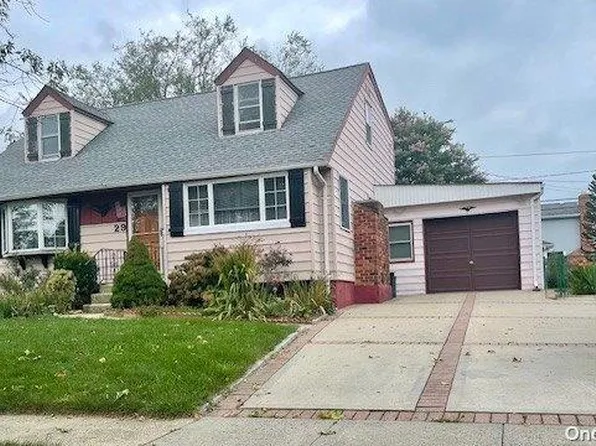 29 Nugent Street, New Hyde Park, NY 11040