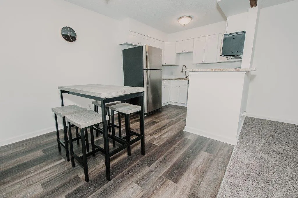 1 bed, 812 sqft, $1,450 — Photo 2