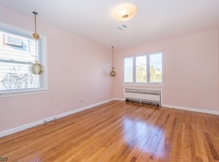 53 Larkspur Ln, Clifton, NJ 07013