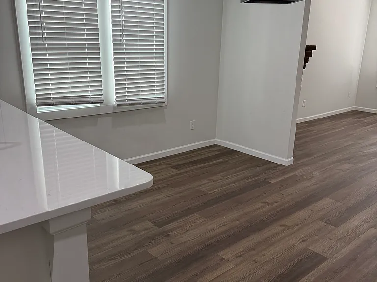 906 W Victory Dr — Photo 4