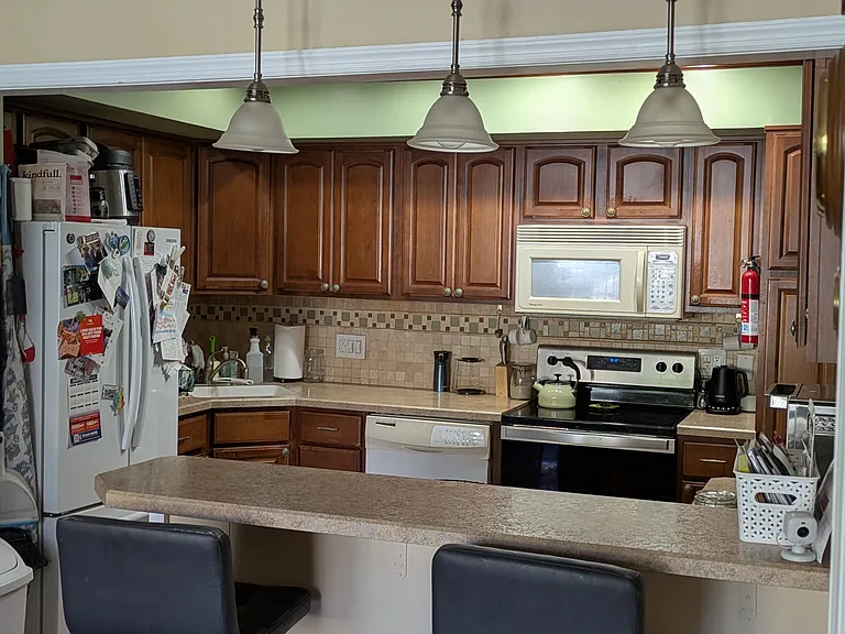 212 East Ct — Photo 19