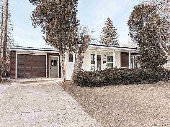 2nd image of 2985 Henderson Dr