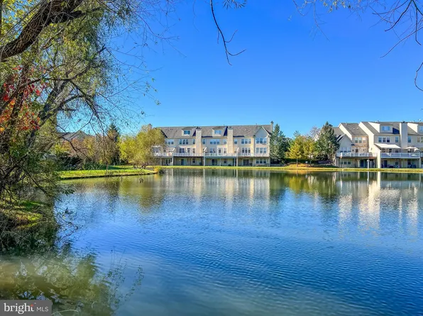 512 Foxcroft Dr, Blue Bell, PA 19422