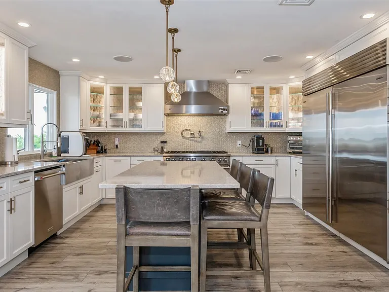 319 Harbor Dr — Photo 11