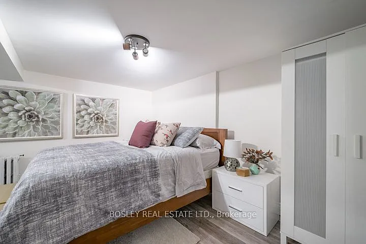 15 Manor Rd E #BASEMENT — Photo 10