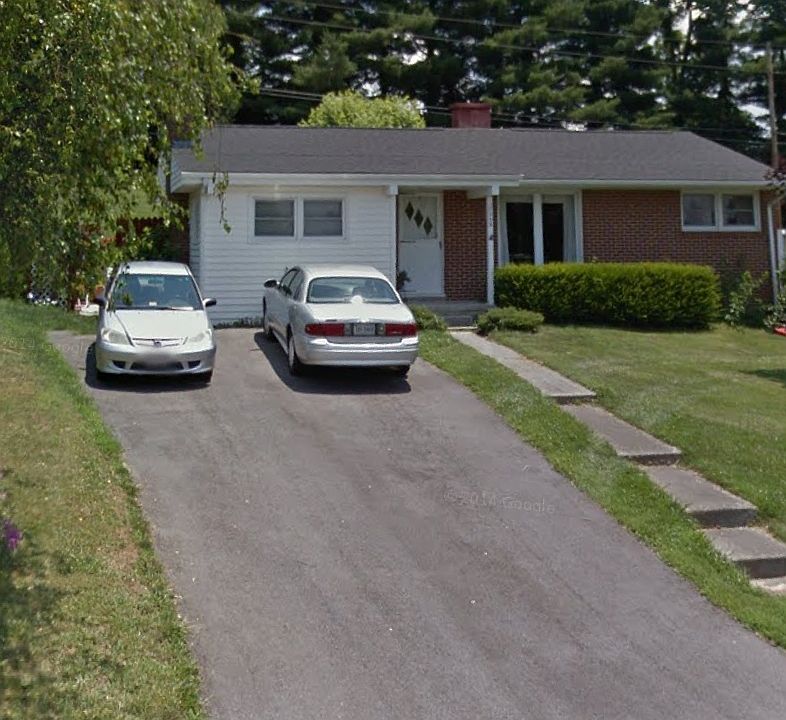 1st image of 208 Roundhill Dr