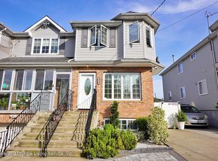 32 Townsend Ave, Staten Island, NY 10304