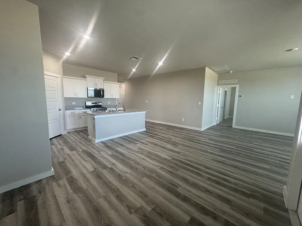 4 bed, 2.0 bath, 1850 sqft, $2,650 — Photo 4