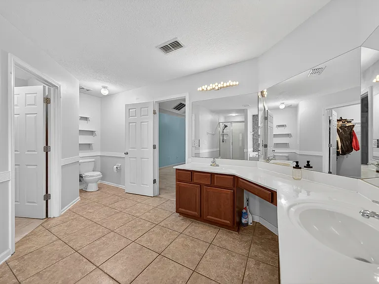112 Kildrummy Ct — Photo 37