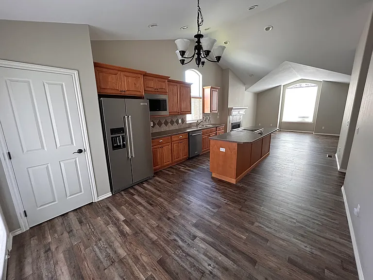 1022 S 88th Ave — Photo 3