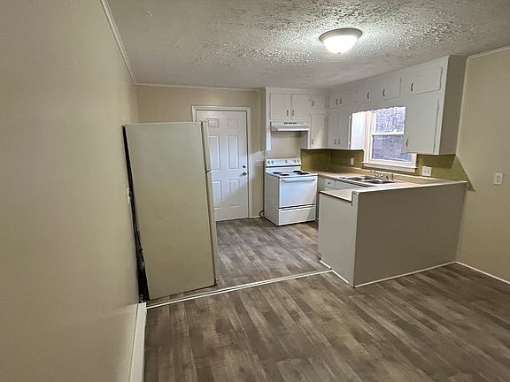 5th image of 608 E Central Ave