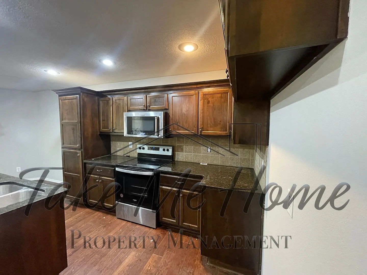 3 Car Garage in Republic School District! — Photo 4
