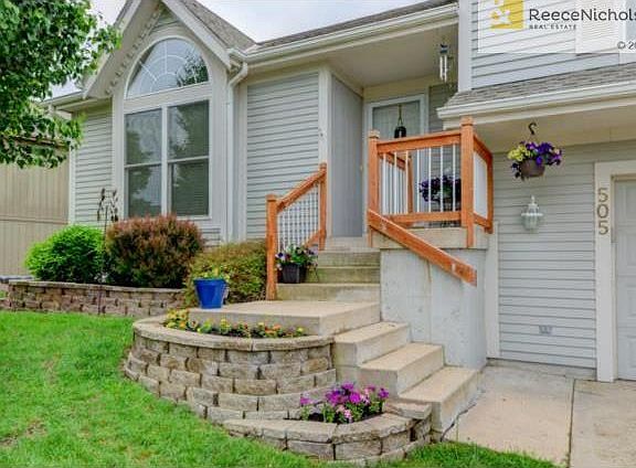 This is a one-owner, well cared-for side to side split with a pr